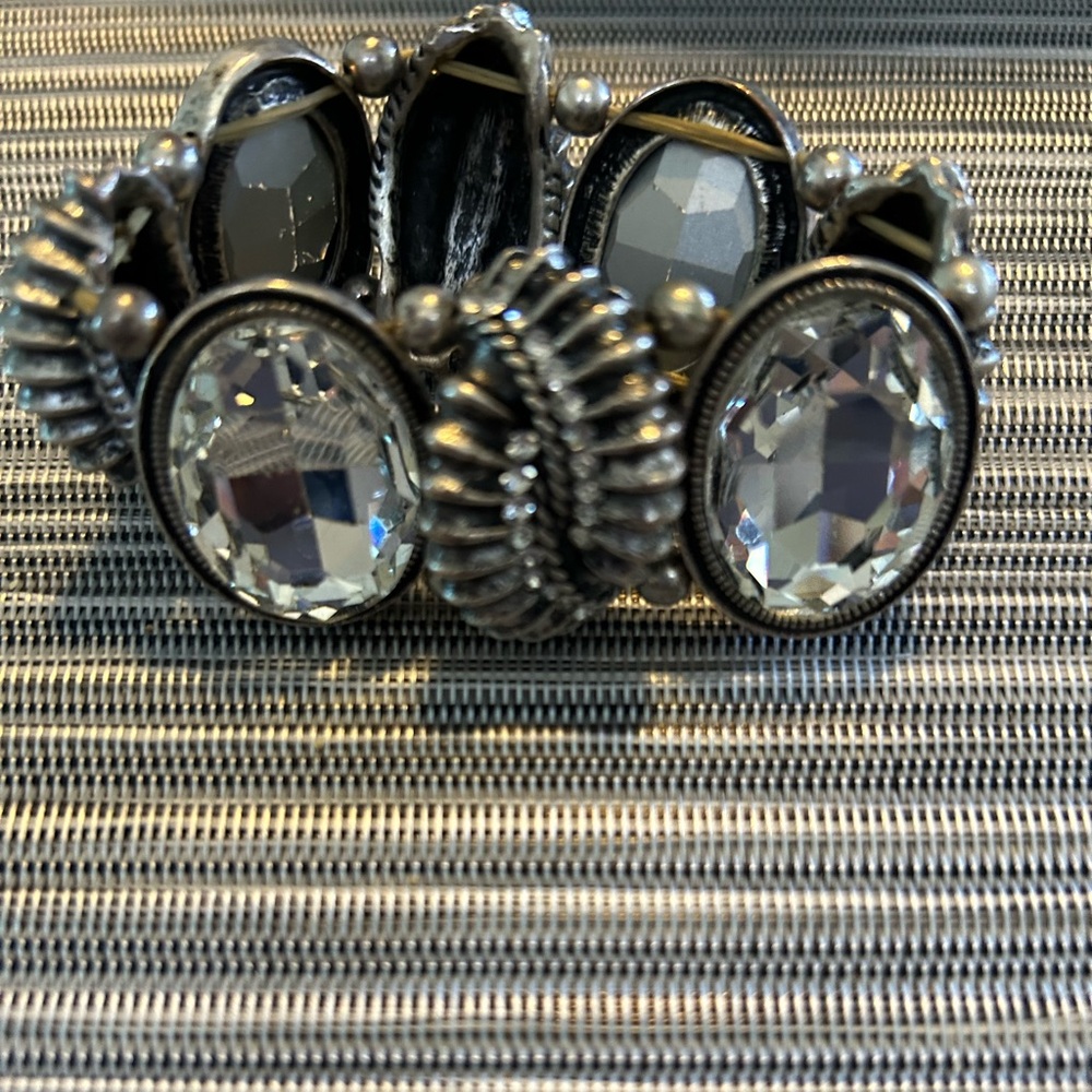 Large oval rhinestone stretch cuff bracelet